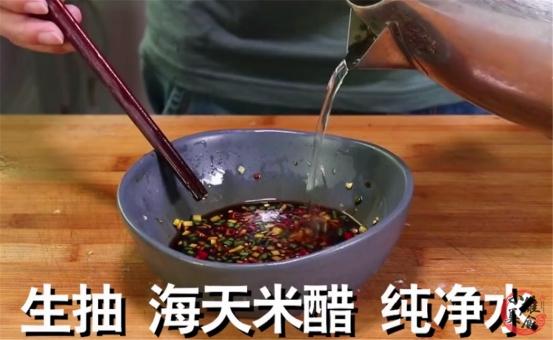 蒸虾是冷水上锅还是热水上锅（蒸虾的做法窍门）-4