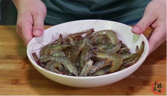 蒸虾是冷水上锅还是热水上锅（蒸虾的做法窍门）-2