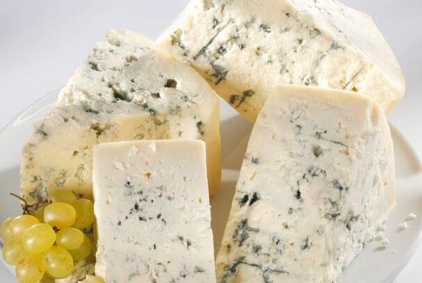 蓝纹奶酪对身体有害吗（蓝纹奶酪有多臭）-1