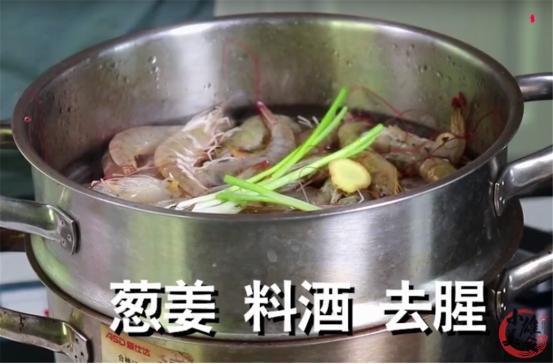 蒸虾是冷水上锅还是热水上锅（蒸虾的做法窍门）-5