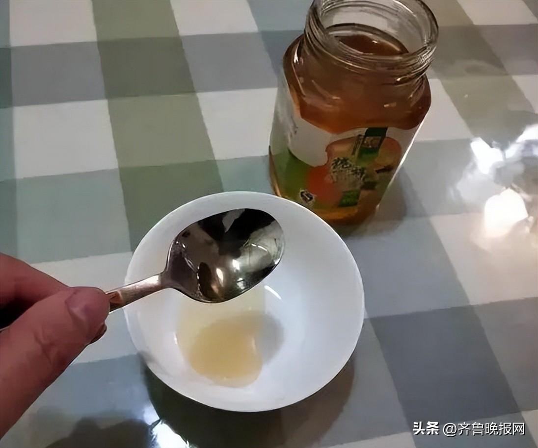 怎样区分白糖蜂蜜和纯蜂蜜（鉴别真假蜂蜜的方法）-5