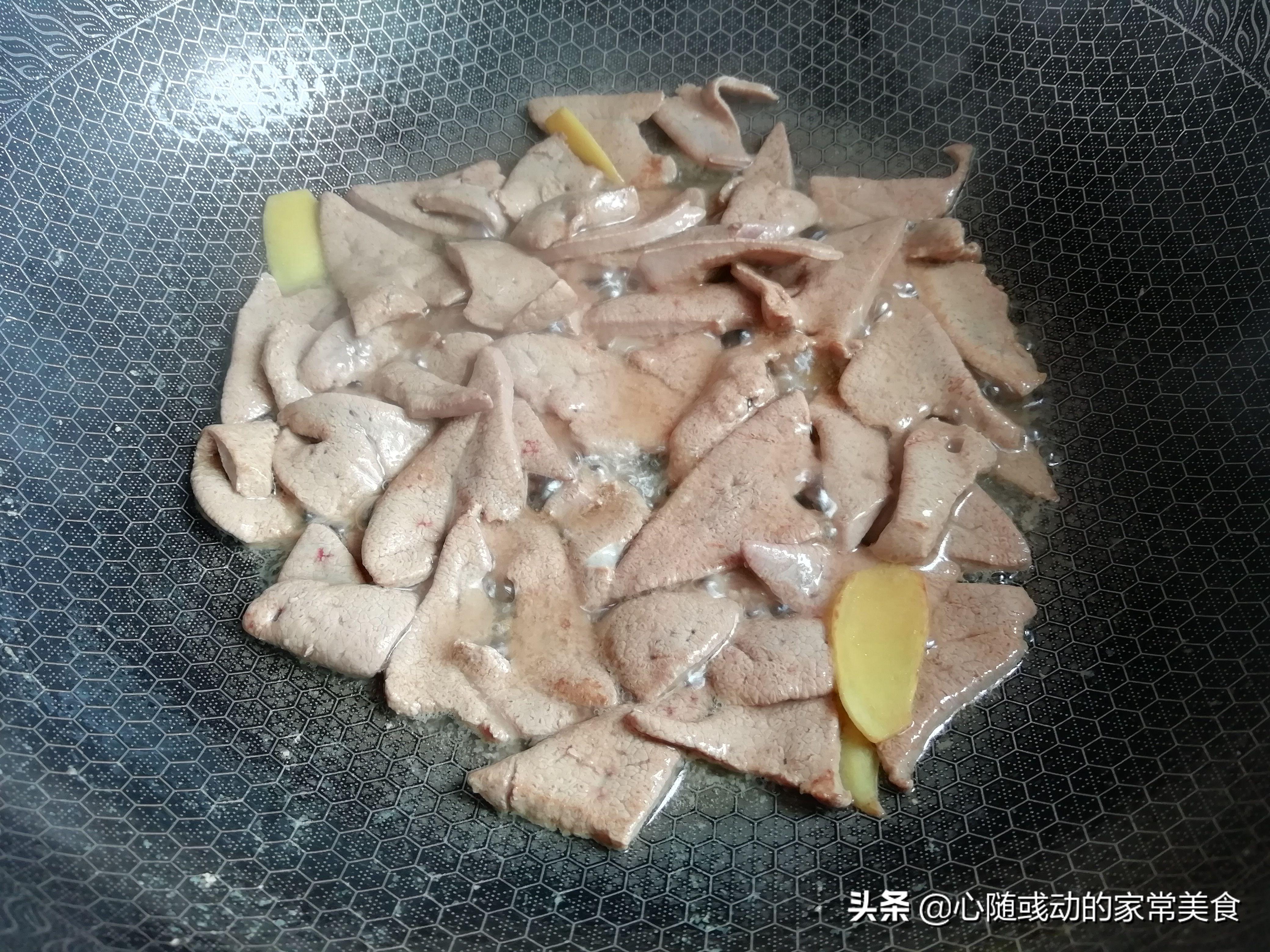 豌豆苗煮多久才熟（豌豆苗猪肝汤的做法）-6