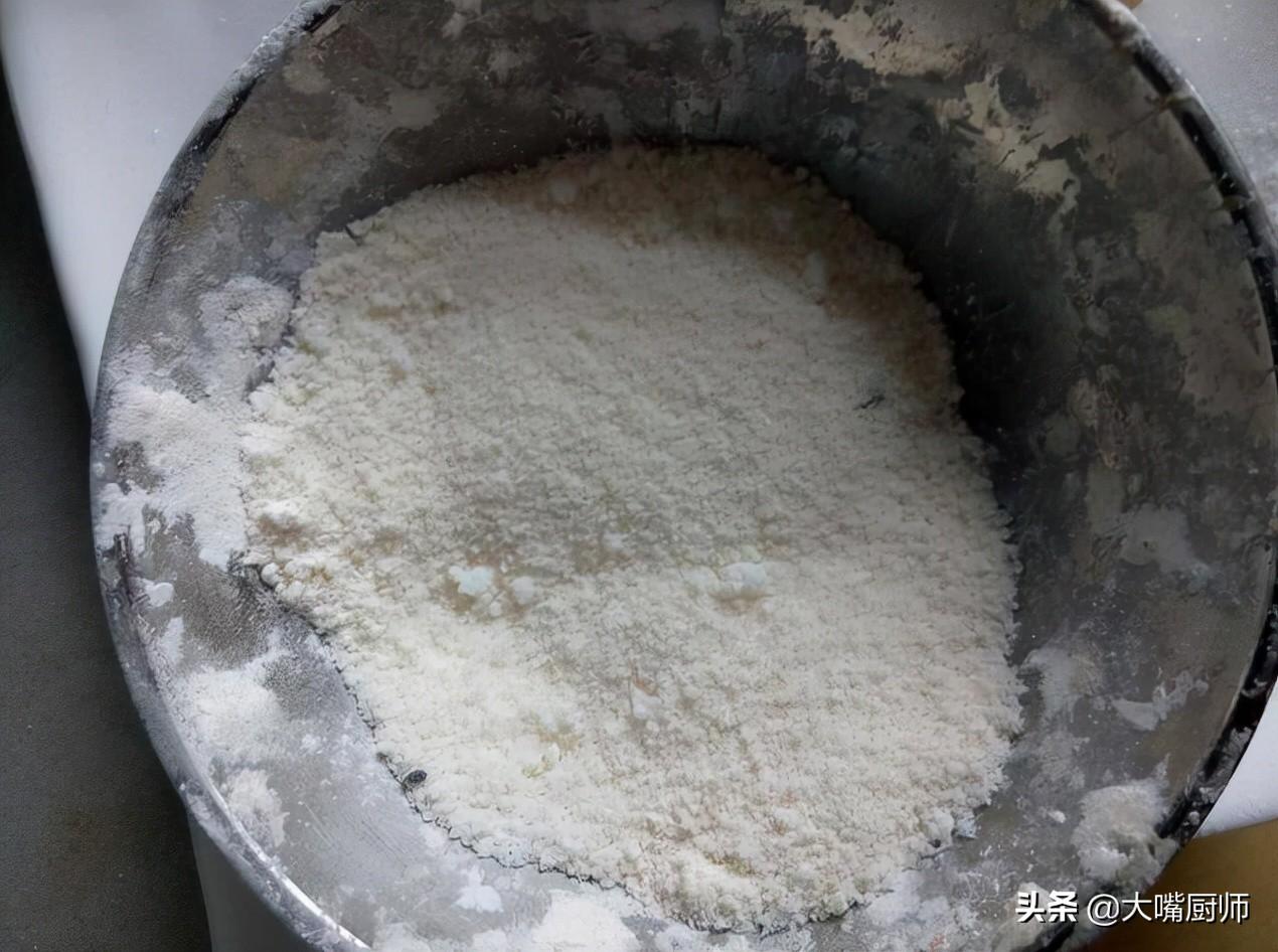 糯米粉用热水还是冷水和面（油炸糕怎样做又软又酥）-5