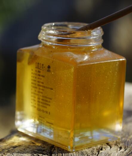 蜂蜜用什么瓶子装最好（蜂蜜为什么不能用玻璃瓶装）-2
