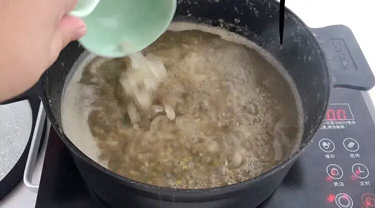 煮绿豆汤绿豆要泡多久（绿豆有哪些吃法）-10