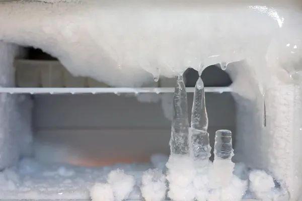 冰箱容易结冰是什么原因（冰箱上面结冰是怎么回事）-1