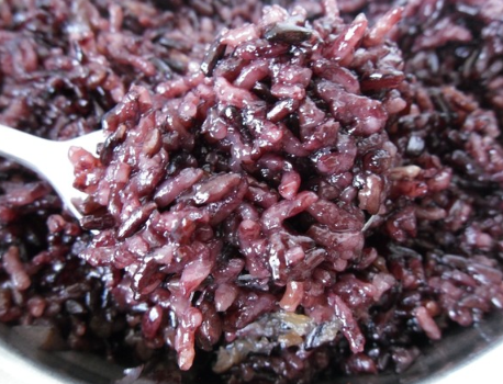 黑米和大米一起蒸米饭的做法（蒸黑米饭的做法教程）-5