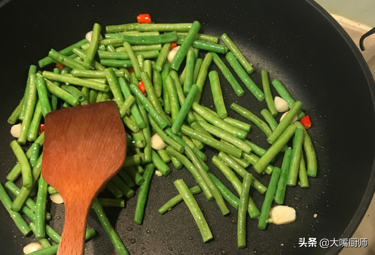 豇豆怎么炒好吃又简单，豇豆最好吃的做法分享-7