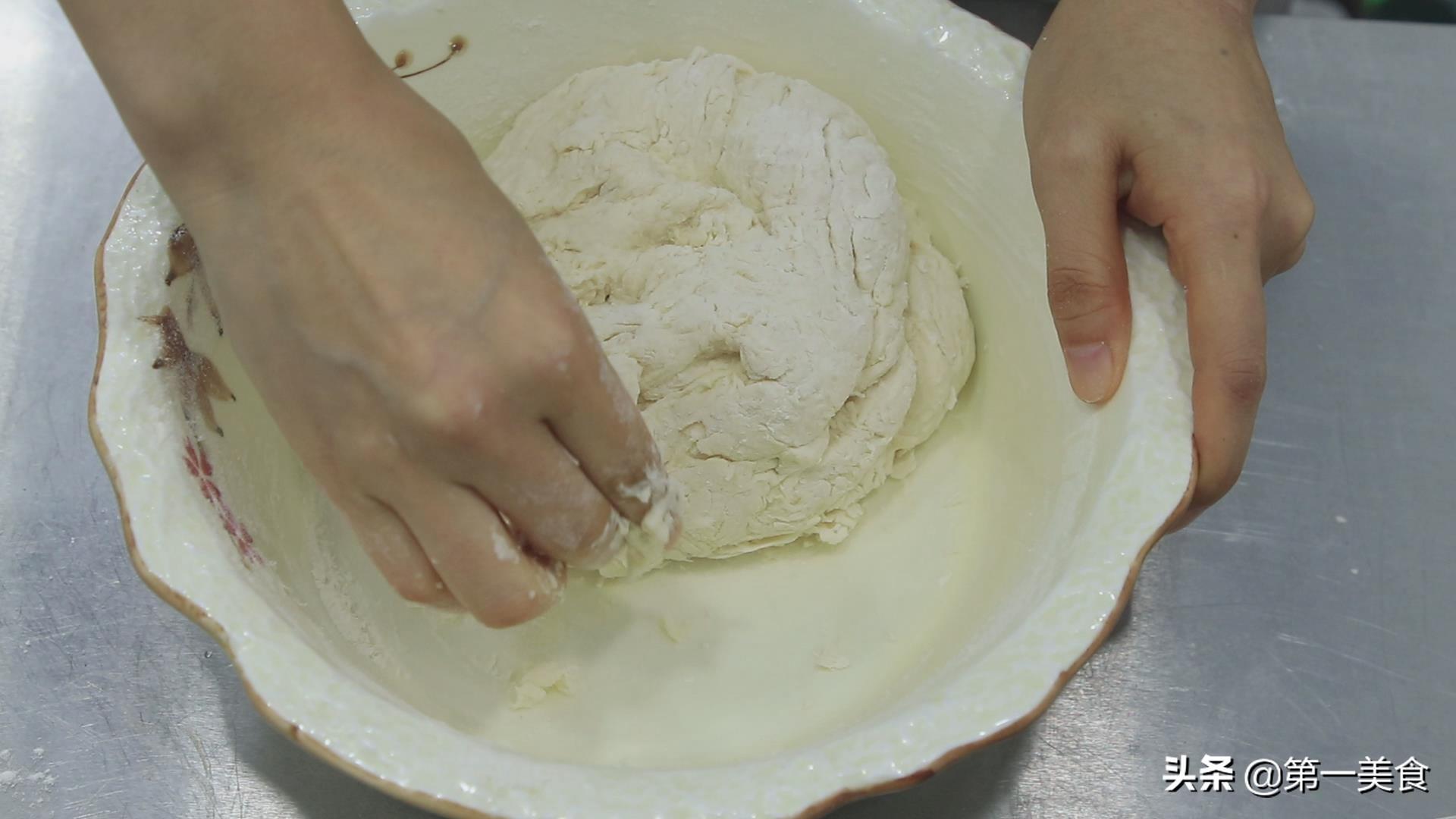 烤箱做面包的家庭做法简单易学（用烤箱做面包教程）-5