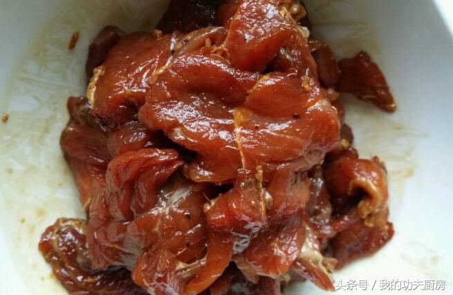 尖椒炒牛肉片怎么炒好吃又嫩，家常爆炒牛肉的做法-2