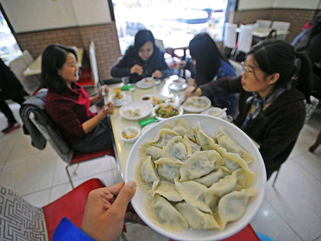 大肉芹菜饺子馅的做法（猪肉芹菜饺子馅怎么调）-2