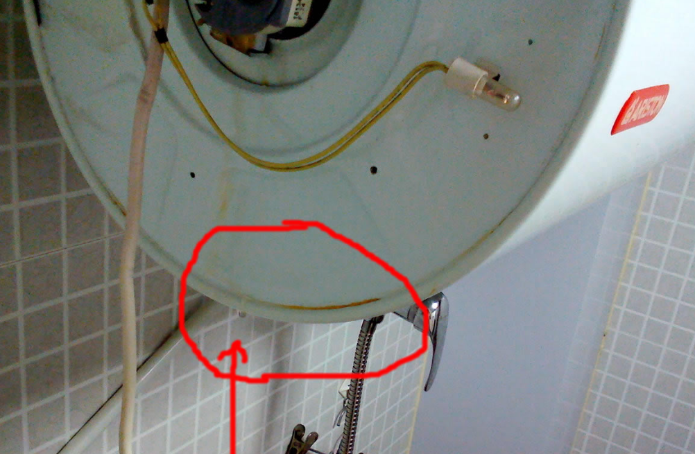 热水器水管漏水有危险吗-1