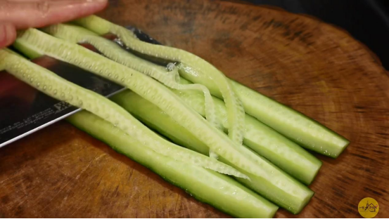 黄瓜炒肉怎么做好吃又简单（炒黄瓜片的家常做法）-3