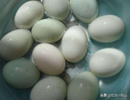熟的咸鸭蛋可以放多久（咸鸭蛋煮熟后可以放几天）-3