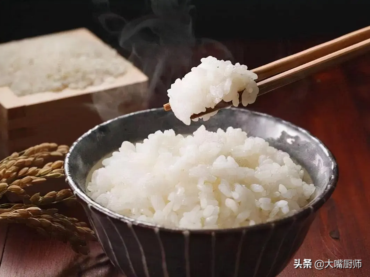 电饭锅蒸大米饭怎么做好吃_正确蒸米饭的方法-1