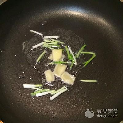 鸽子蛋的正确煮法怎样煮用以剥壳（三鲜鸽蛋汤的家常做法）-10