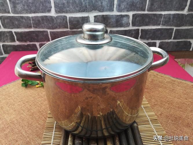 茶叶蛋煮多久才能入味（茶叶蛋需要卤多久）-7