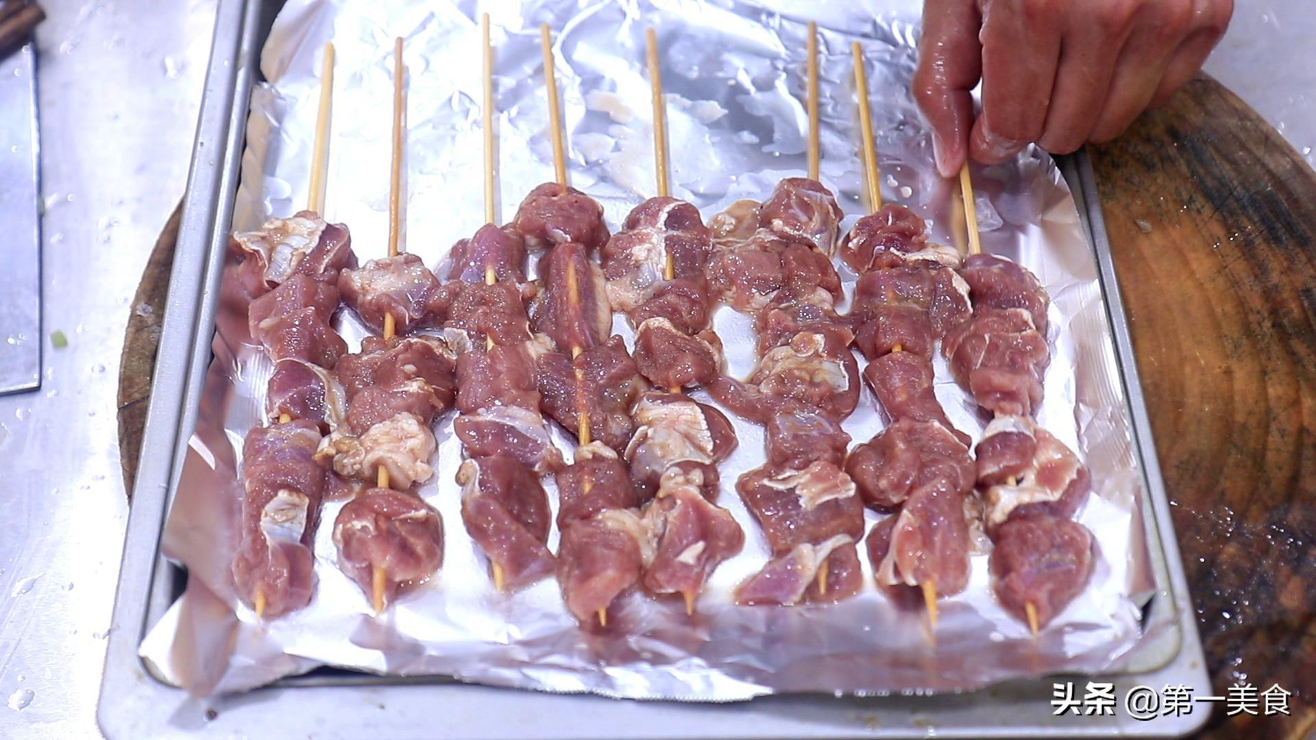 羊肉串怎么烤好吃又嫩 自制羊肉串的腌制方法窍门-6