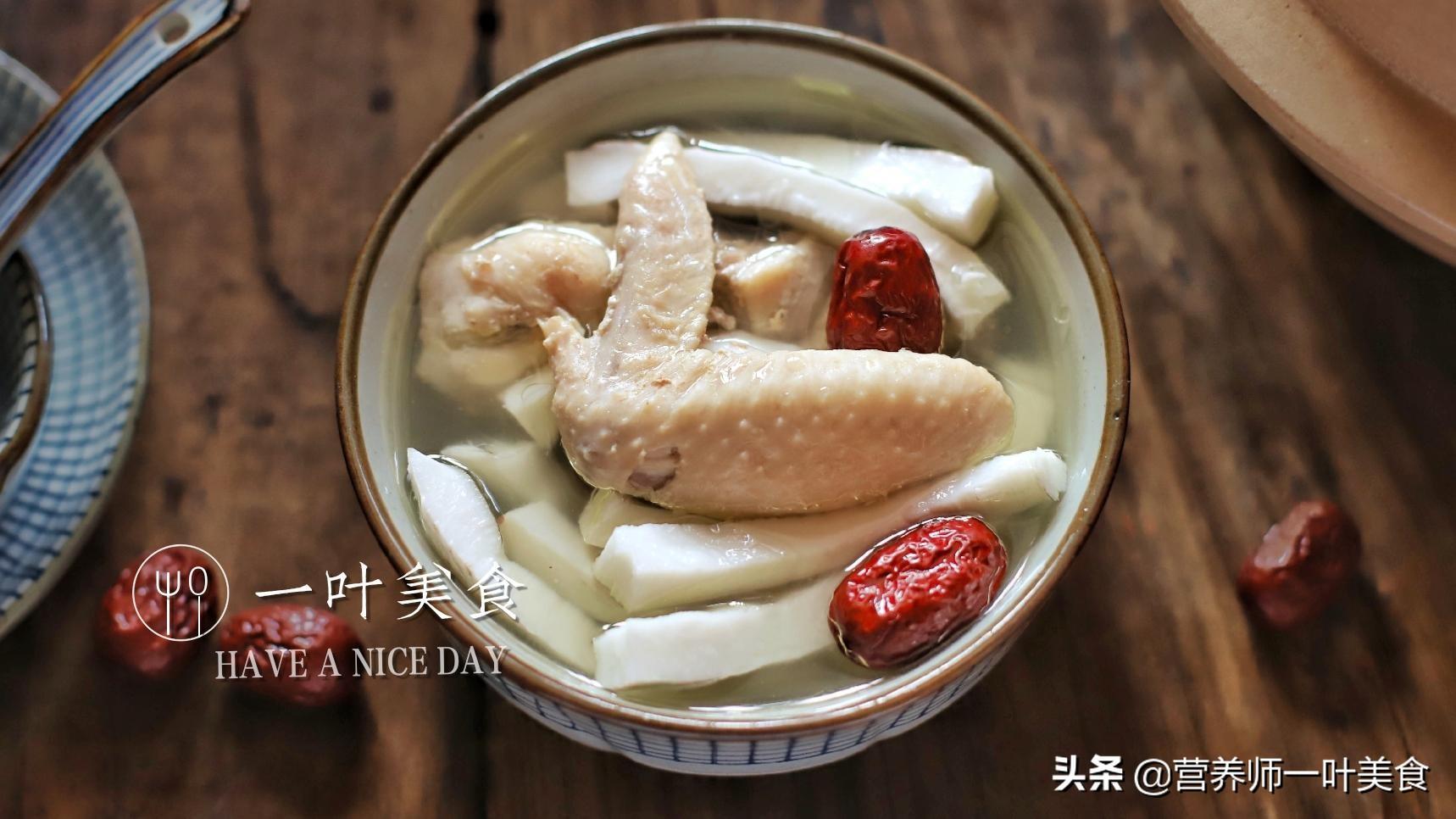 广东椰子煲鸡汤放什么材料（正宗椰子鸡的做法）-3