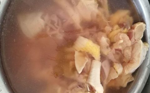 鸡肉炖蘑菇土豆的做法（最简单的鸡肉炖土豆）