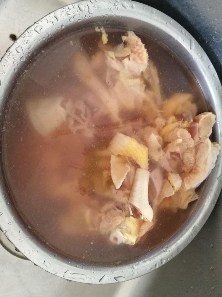 鸡肉炖蘑菇土豆的做法（最简单的鸡肉炖土豆）-1