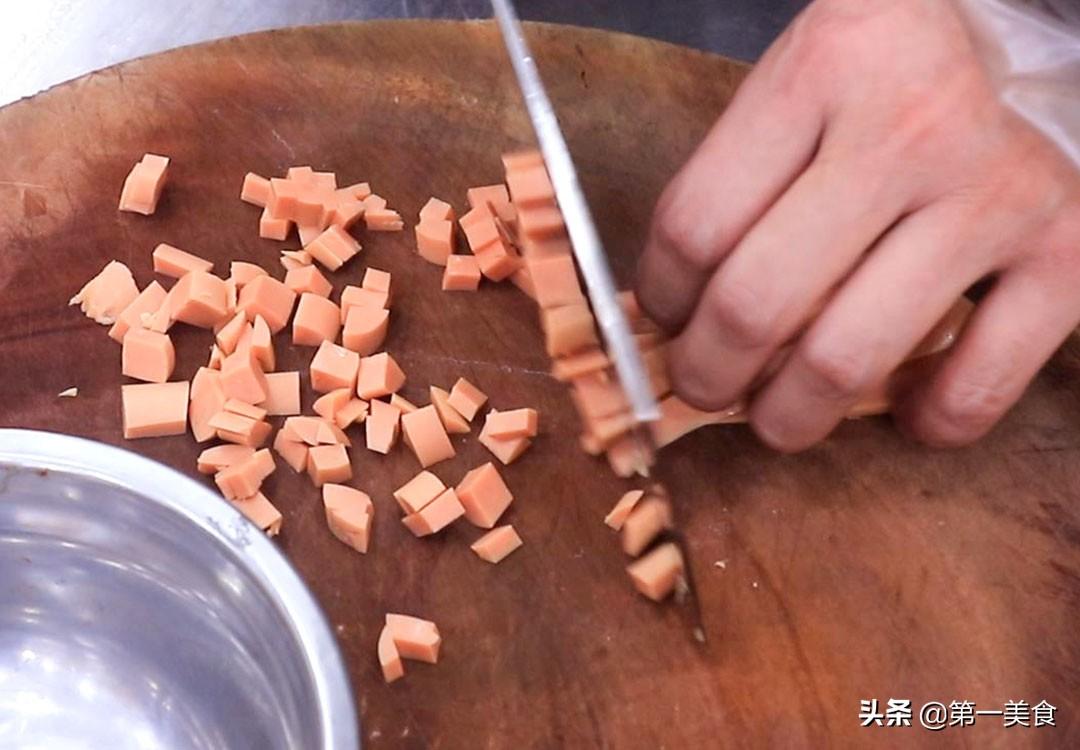 蛋炒饭怎样炒出来一粒一粒的（蛋炒饭怎么炒的一粒粒金黄）-8