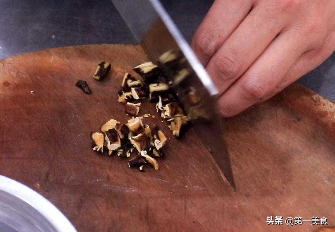 蛋炒饭怎样炒出来一粒一粒的（蛋炒饭怎么炒的一粒粒金黄）-5