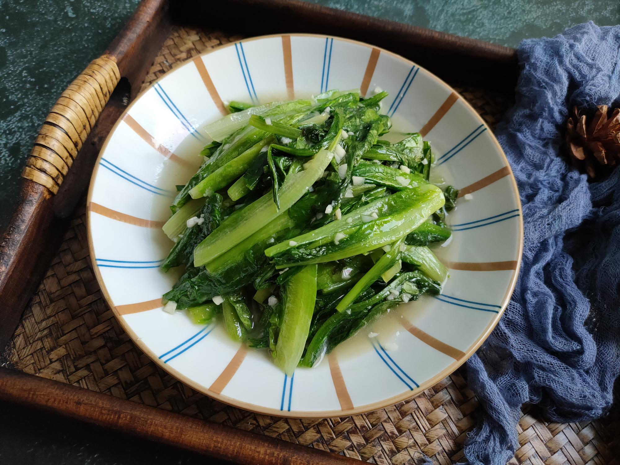 蒜蓉油麦菜先放蒜还是后放蒜，蒜蓉麻酱炒油麦菜的做法-3