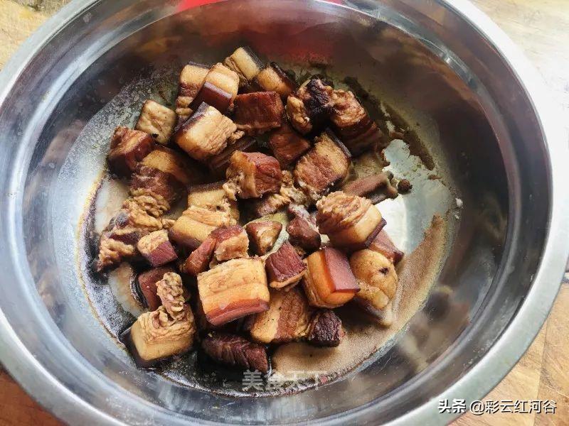 红烧肉焖茶树菇的做法分享-3