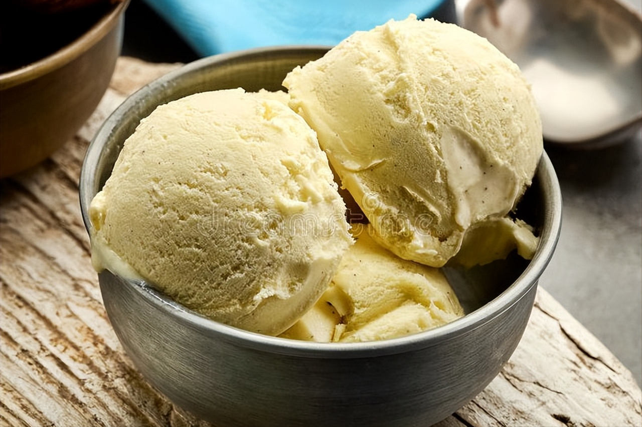 冰淇淋怎么做简单又好吃（用纯牛奶做雪糕最简单的方法）-1