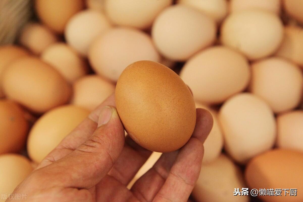 黑色松花蛋是鸡蛋还是鸭蛋（松花蛋与鸭蛋的区别）-5