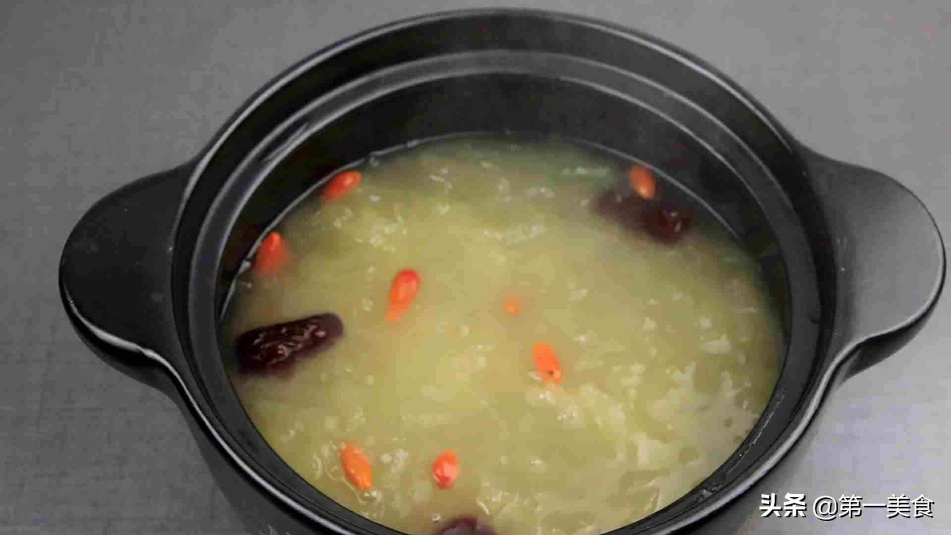 红糖银耳红枣汤的做法（炖银耳放冰糖还是红糖好）-5