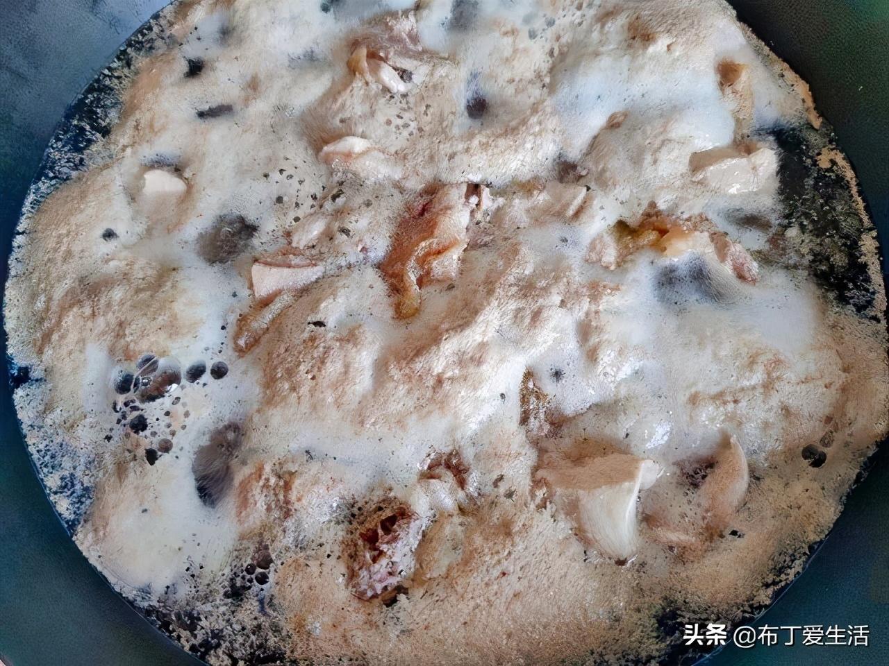 板栗煲鸡汤怎么搭配材料好喝（栗子煲汤的做法）-6