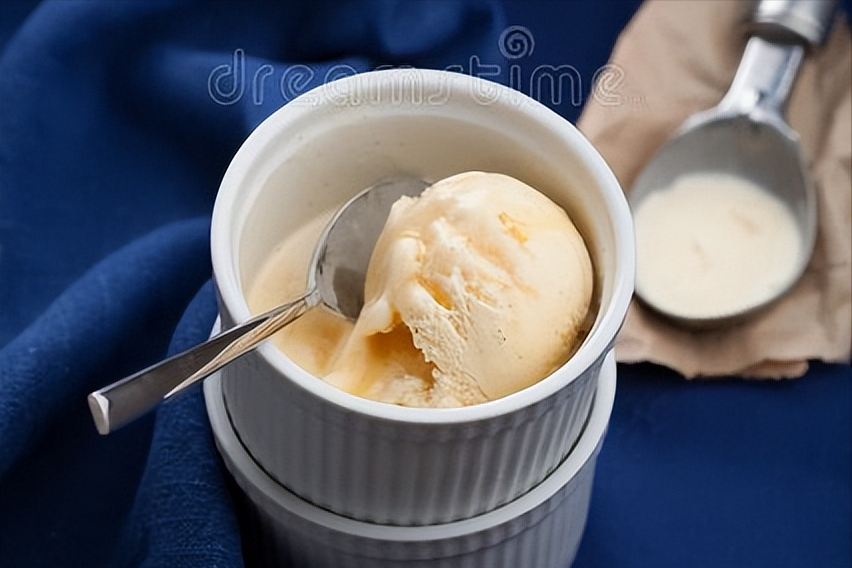 冰淇淋怎么做简单又好吃（用纯牛奶做雪糕最简单的方法）-8