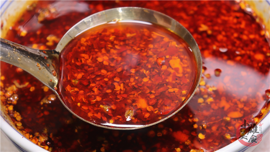 辣椒油怎么做才能又辣又香又红，红油辣椒油的做法及配方-2