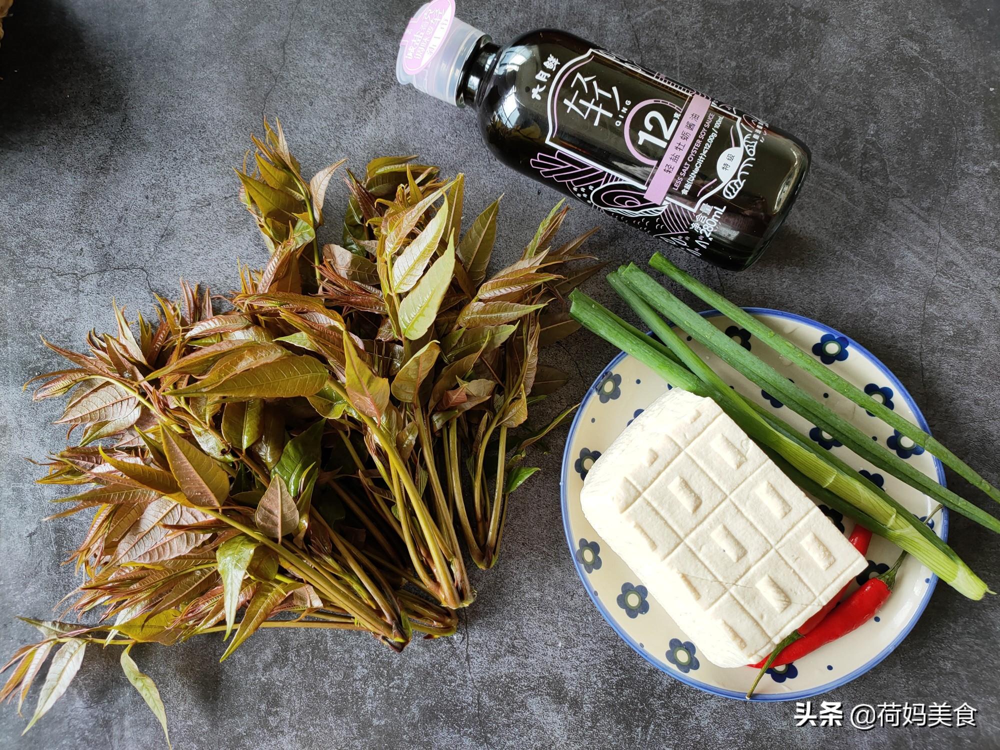 香椿调豆腐怎么调好吃又简单（香椿芽拌豆腐的做法窍门）-3