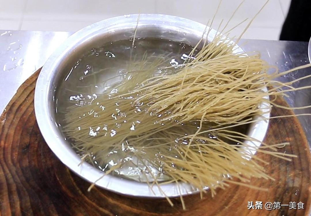 茶树菇和什么煲汤最好（炖鸡汤什么时候放茶树菇）-3