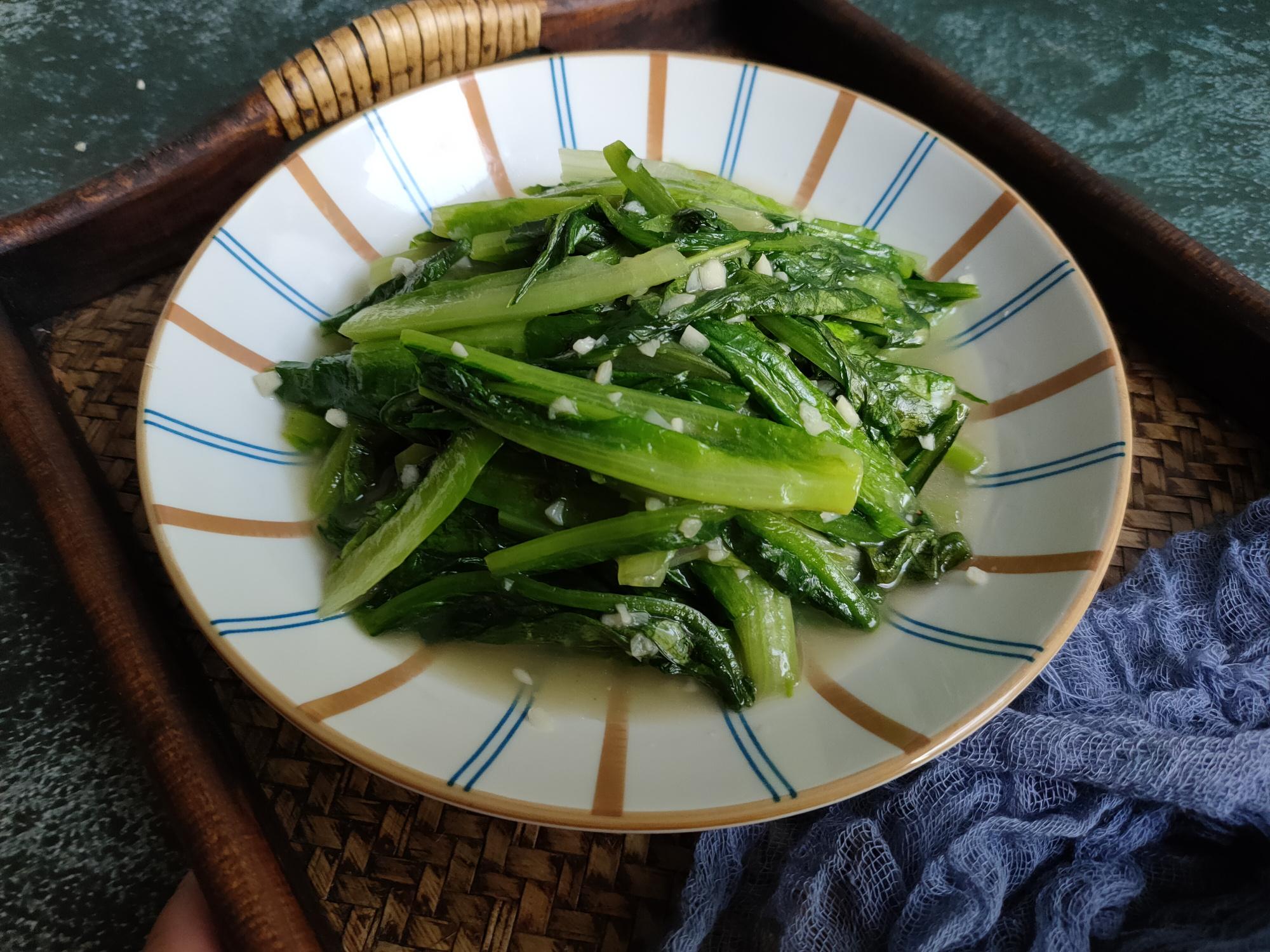 蒜蓉油麦菜先放蒜还是后放蒜，蒜蓉麻酱炒油麦菜的做法-2