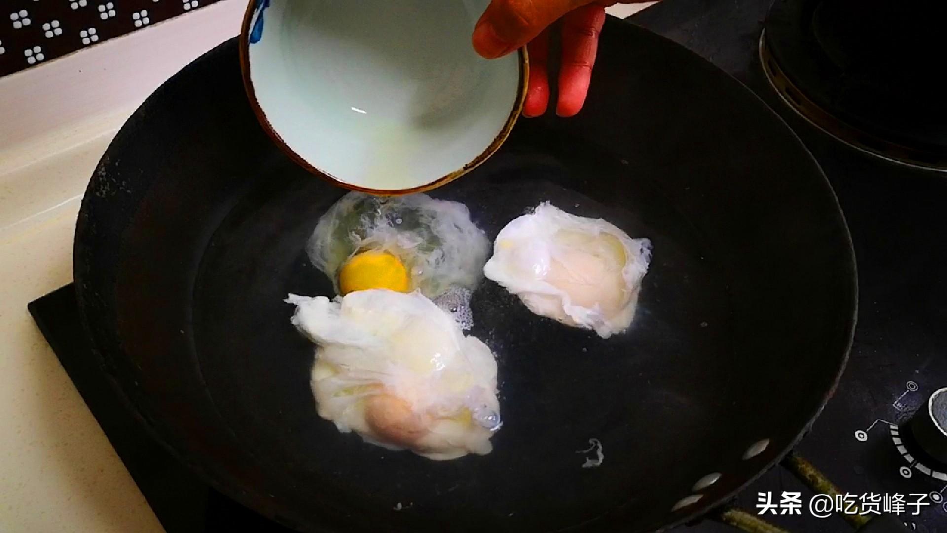 怎样煮一个完整的荷包蛋（煮荷包蛋是开水煮还是冷水煮）-5