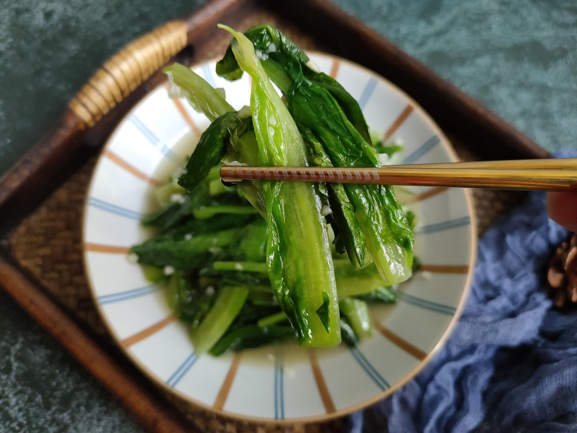 蒜蓉油麦菜先放蒜还是后放蒜，蒜蓉麻酱炒油麦菜的做法-1