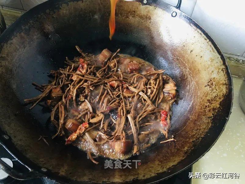 红烧肉焖茶树菇的做法分享-9