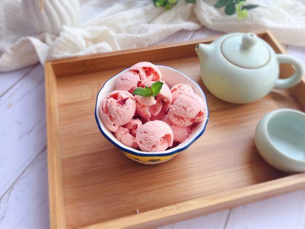 草莓冰激凌的做法（家庭简单版本）-1