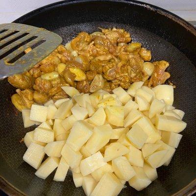 咖喱鸡腿肉土豆的做法-4