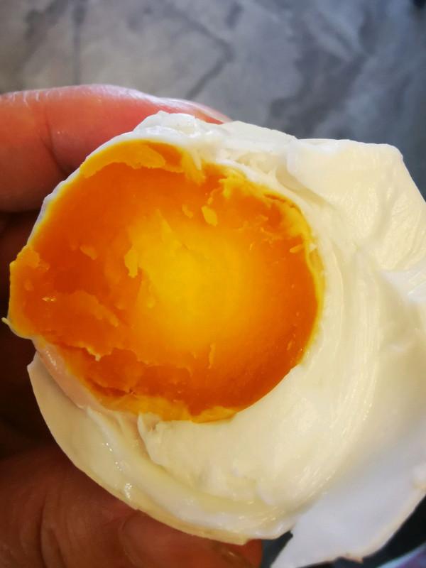 咸鸭蛋怎么做好吃（煮鸭蛋的正确方法和时间）-1