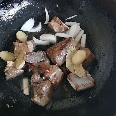 土豆炖排骨汤怎么做好吃又简单（排骨和土豆一起炖可以吗）-5