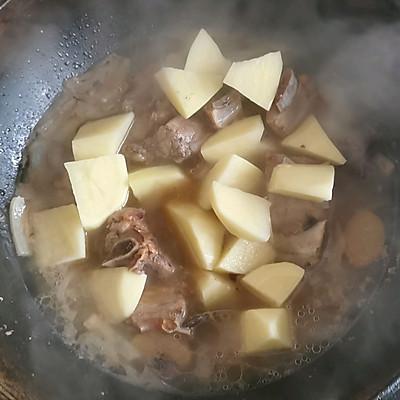 土豆炖排骨汤怎么做好吃又简单（排骨和土豆一起炖可以吗）-8