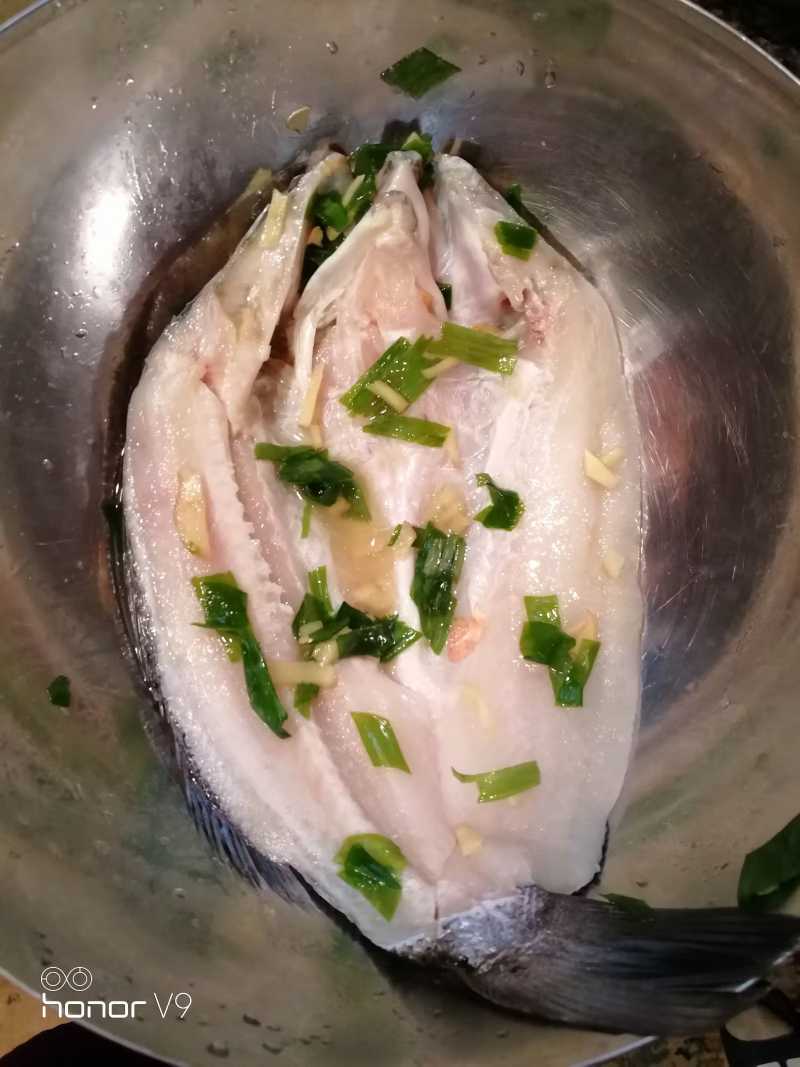 清蒸鱼怎么做鲈鱼好吃 市场上哪种鱼适合清蒸-3