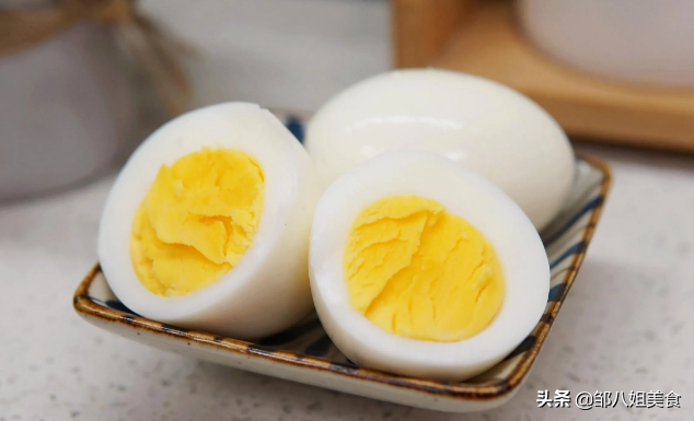 白煮鸡蛋一般煮多长时间（煮鸡蛋不粘壳的方法）-9