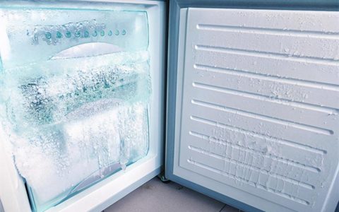 冰箱里结冰是怎么回事_电冰箱结冰严重是如何回事