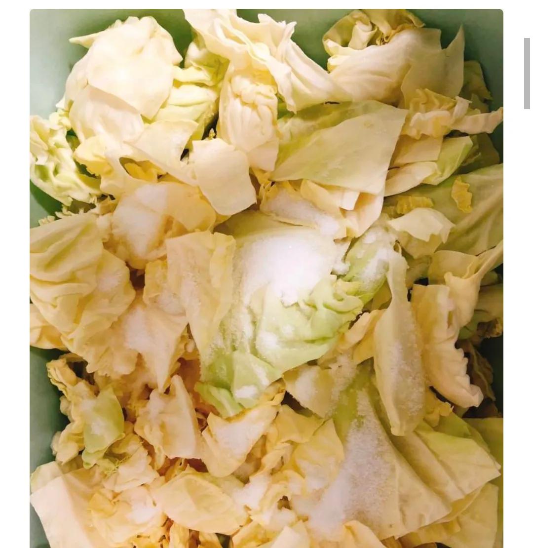 泡包菜怎么做又脆又好吃，脆爽包菜的腌制方法-3